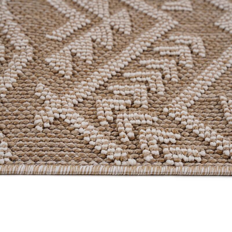 Guros Collection Natural / Traditional Indoor / Outdoor Non-Shedding Area Rug
