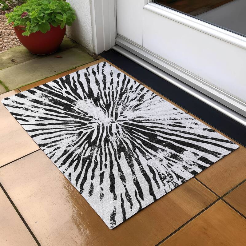 Machine Washable Indoor/ Outdoor Chantille Contemporary Burst Rug - Ivory - 1'8" x 2'6"