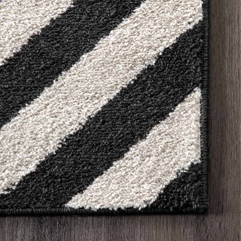 Nuloom Zadie Geometric Area Rug