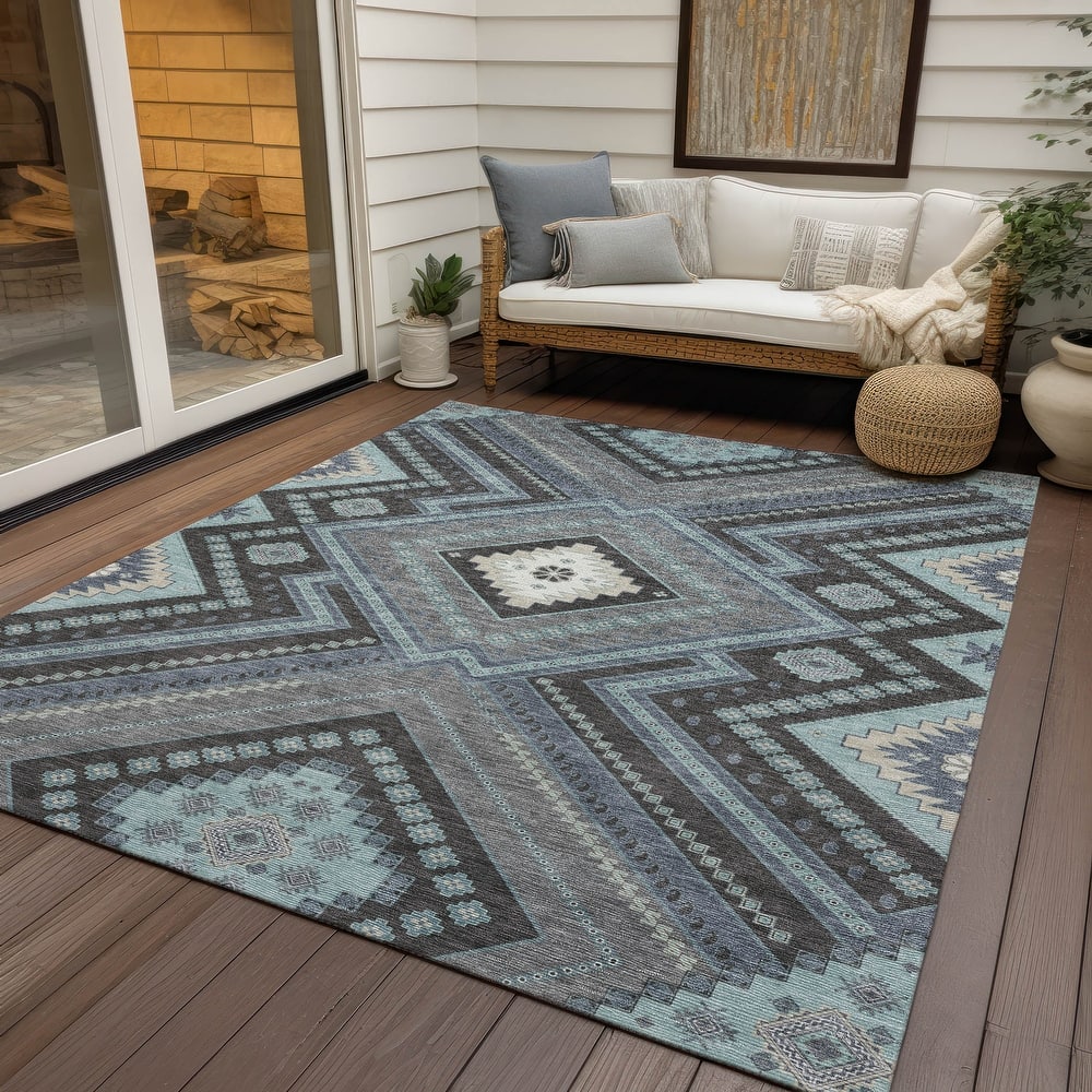 Machine Washable Indoor/ Outdoor Global Boho Chantille Rug