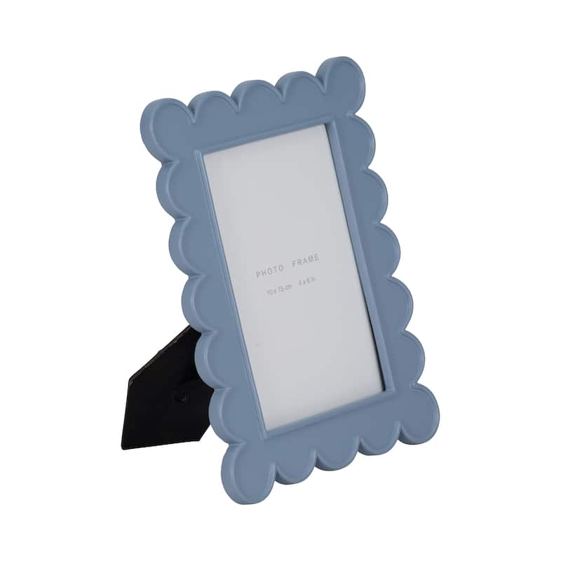 Sagebrook Home Resin Picture Frame with Scalloped Edges and Built-In Stand