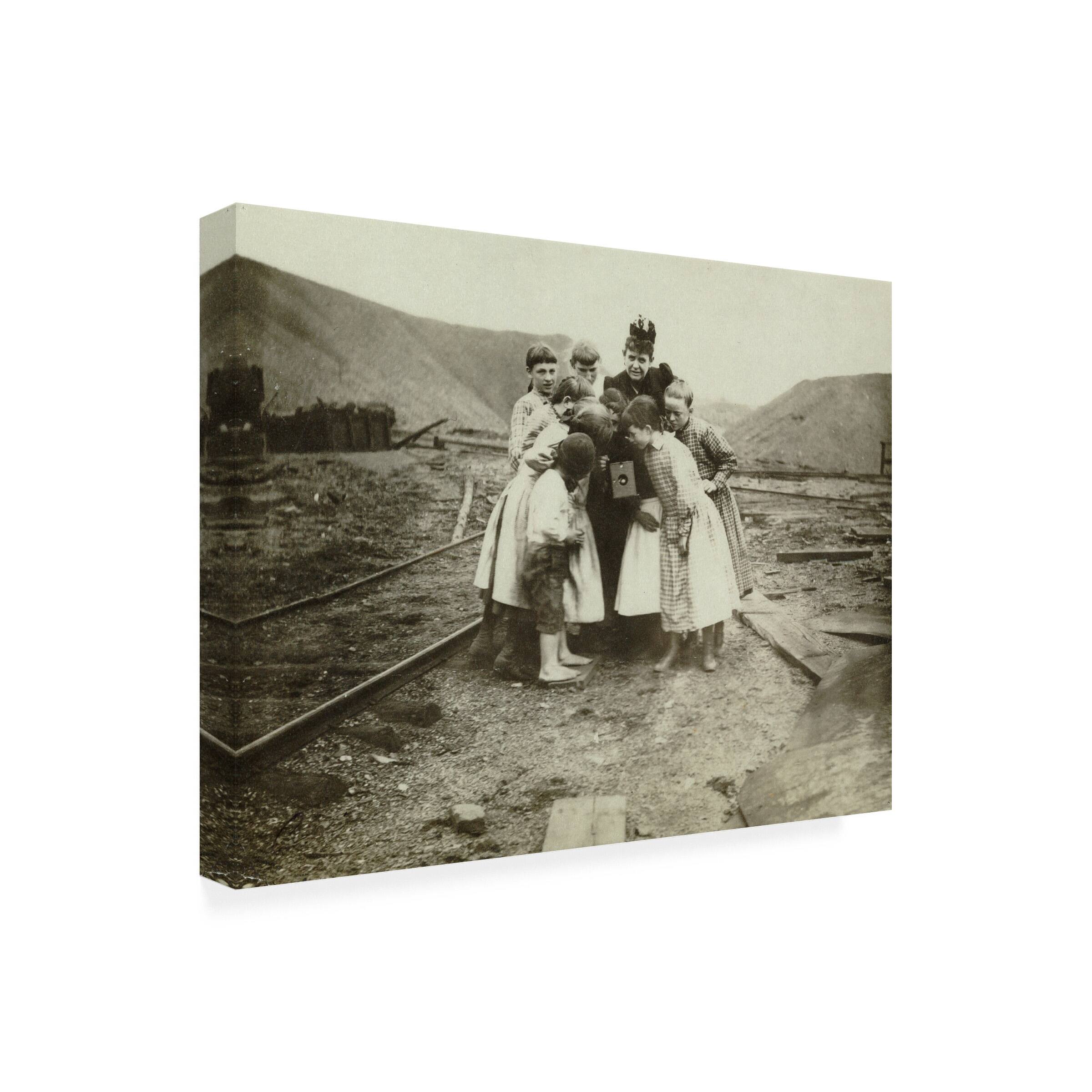 Print Collection 'A Kodak Creates a Sensation' Canvas Art Bed Bath