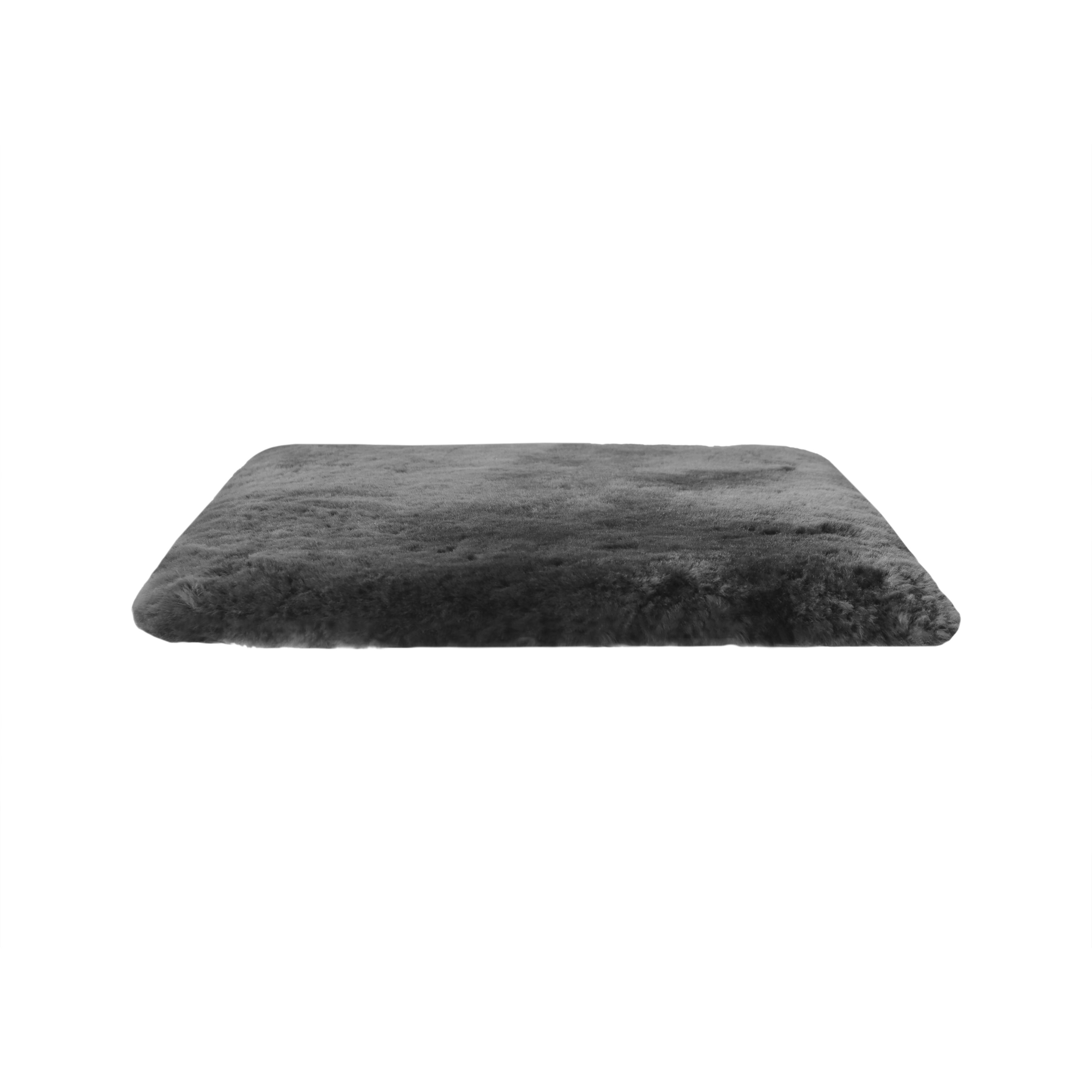 Black sheepskin chair pad store