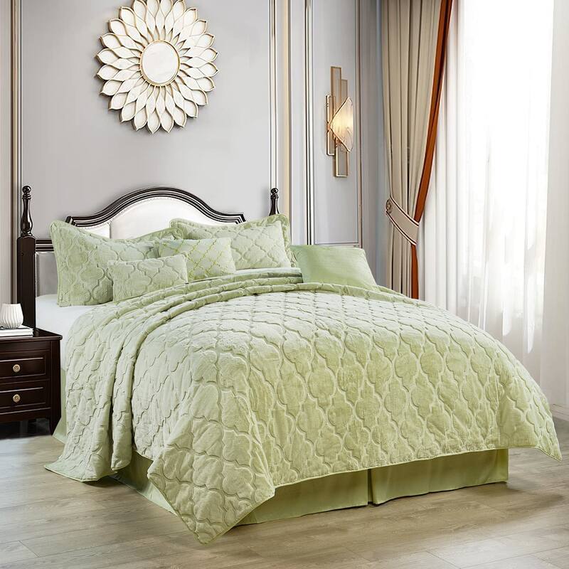 FauxFur Moroccan Design 7-piece Embroidered Quilt Set