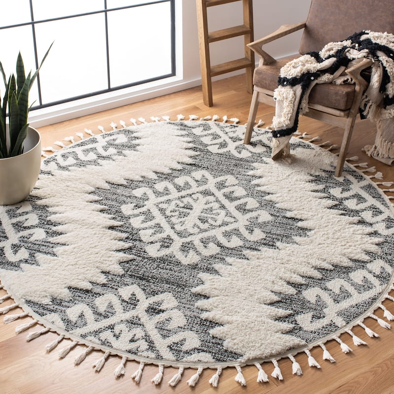 SAFAVIEH Moroccan Tassel Shag Berneice Boho Tribal 2-inch Thick - 5'3" Round - Ivory/Grey