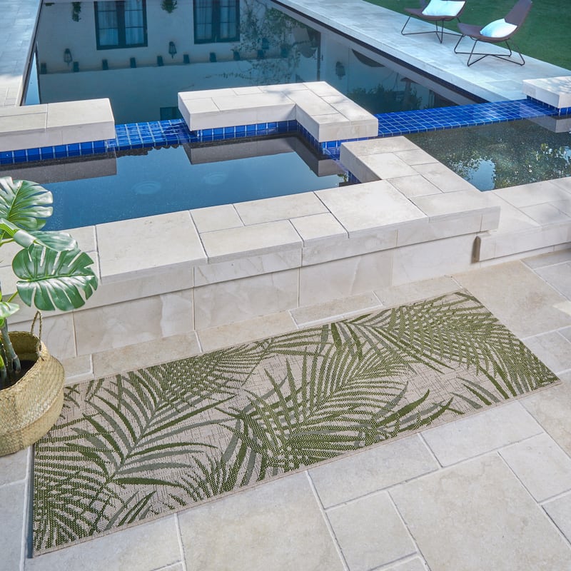 Gertmenian Paseo Paume Green Casual Palm Leaf Flatweave Indoor/ Outdoor Area Rug - 2'2" x 6'