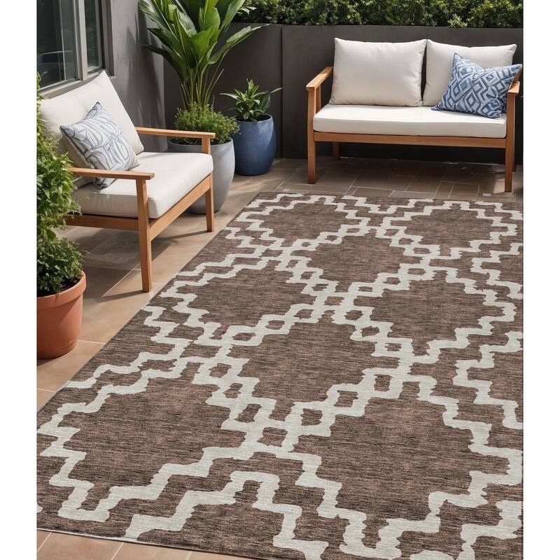 HomeRoots Geometric Transitional Rectangle Outdoor Rug - 5' X 8'