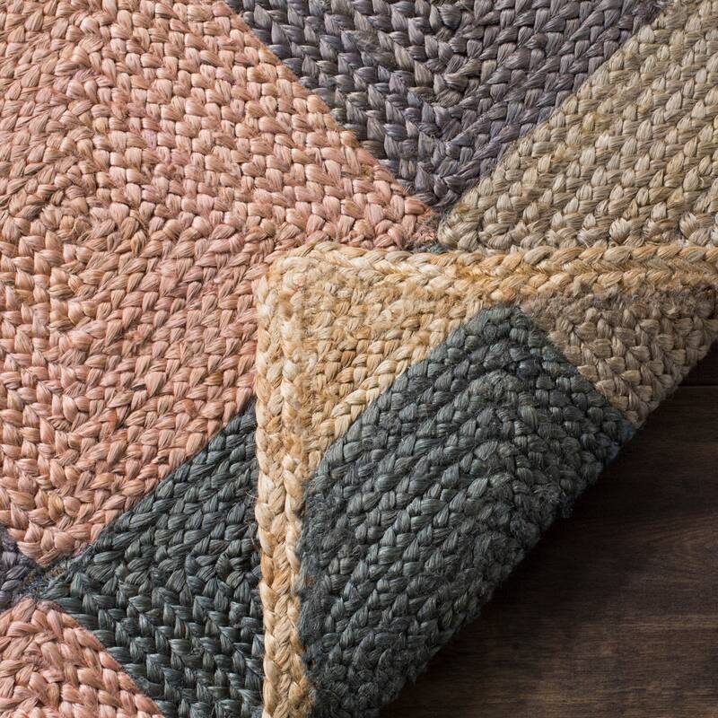 SAFAVIEH Handmade Natural Fiber Serin Diamond Jute Rug