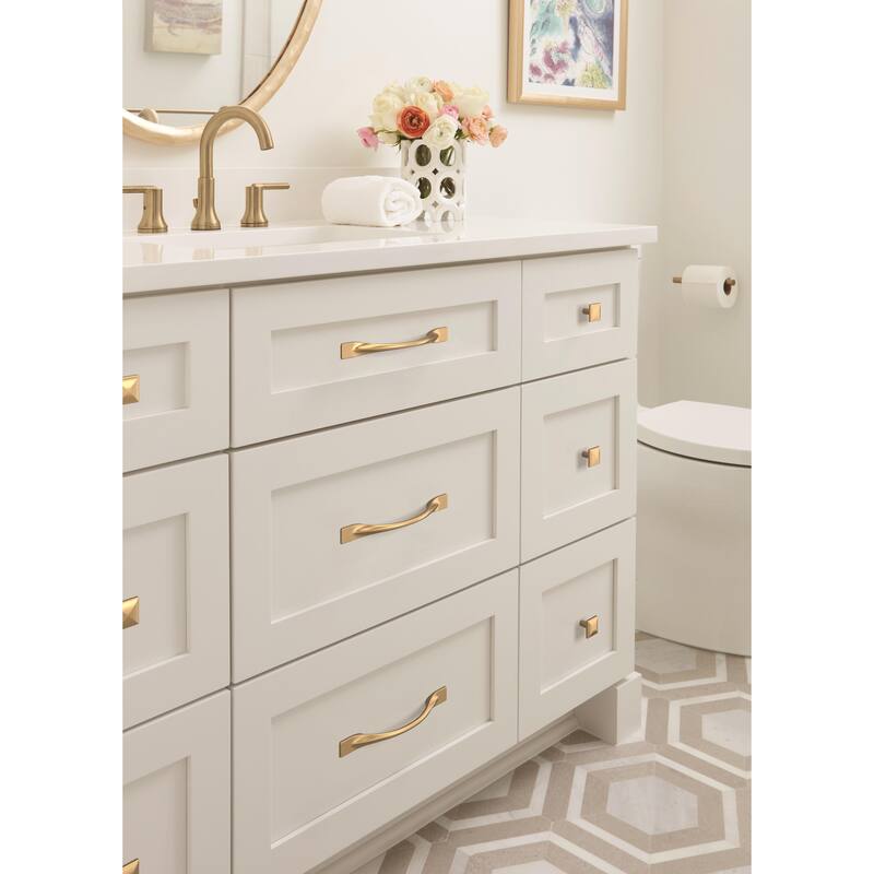 Uprise 5-1/16 in (128 mm) Center-to-Center Champagne Bronze Cabinet Pull - 5.0625