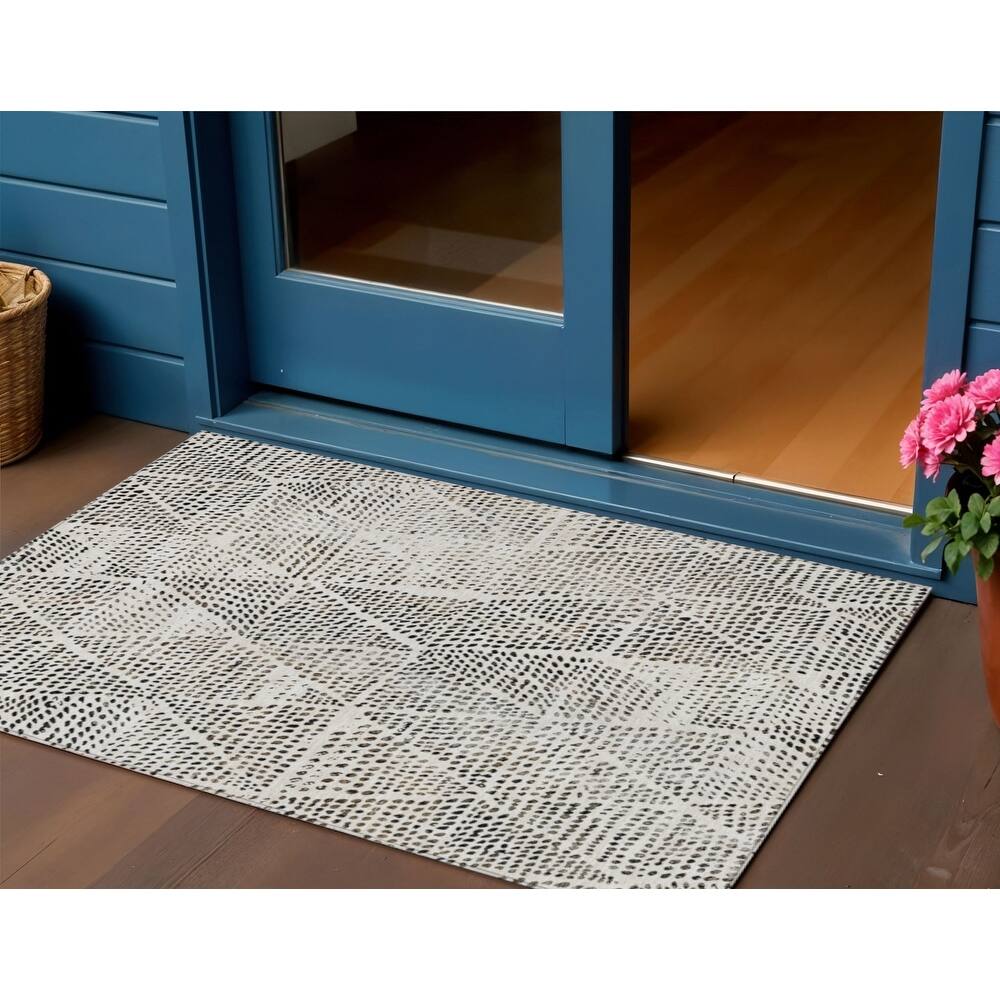 HomeRoots Geometric Transitional Rectangle Outdoor Rug