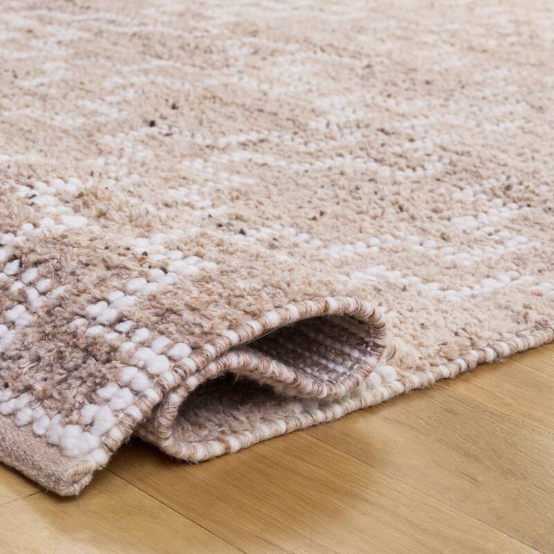 SAFAVIEH Handmade Vermont Greti Southwestern Rug