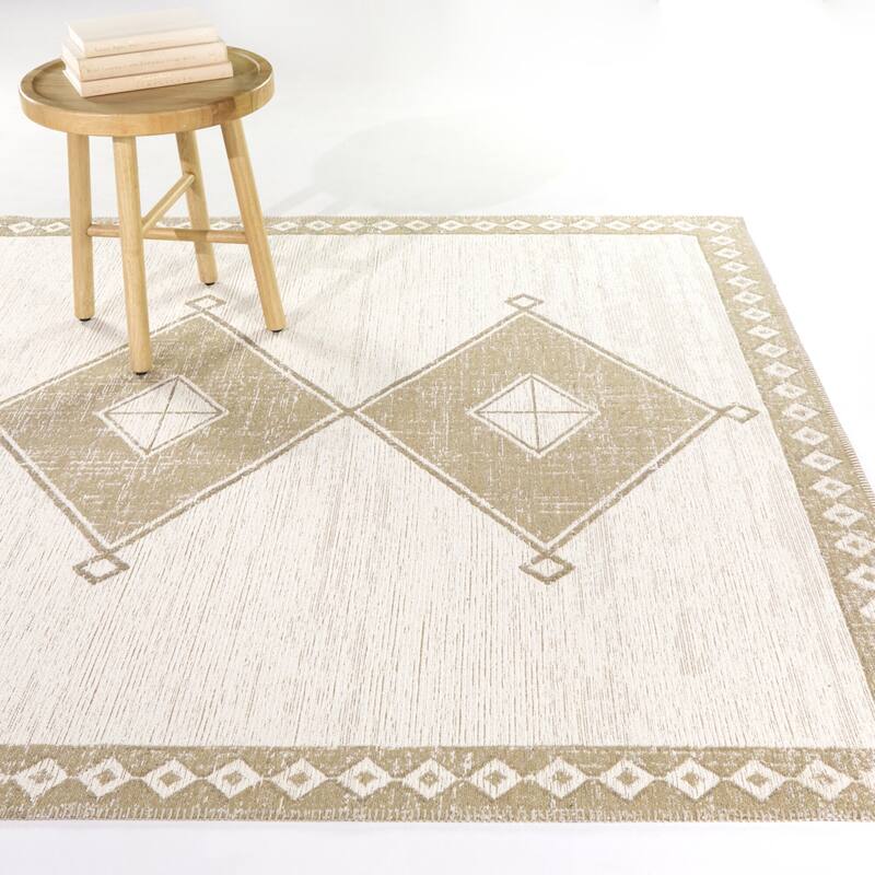 Fernando Diamond Medallion Area Rug - 7'10" x 10' - Brown - Rectangle