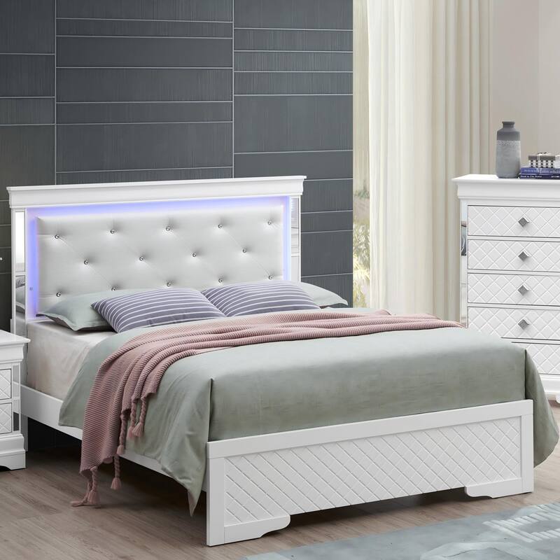Chic Silver Champagne Full Bed with Durable Design - Champagne