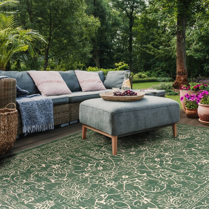 SAFAVIEH Courtyard Samuela Indoor/ Outdoor Waterproof Backyard Patio Rug