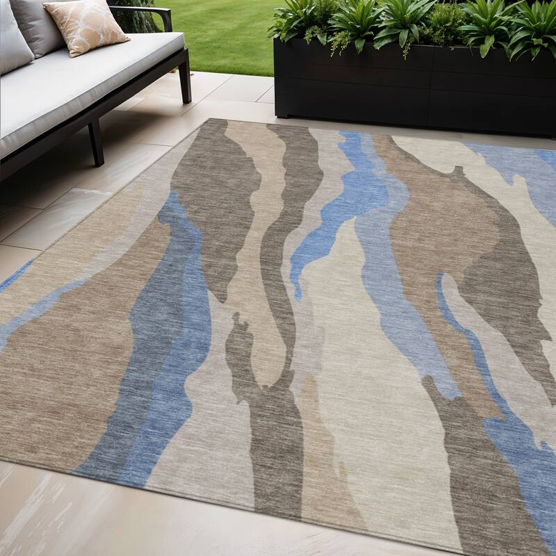 HomeRoots Abstract Transitional Rectangle Outdoor Rug - 5' X 8'
