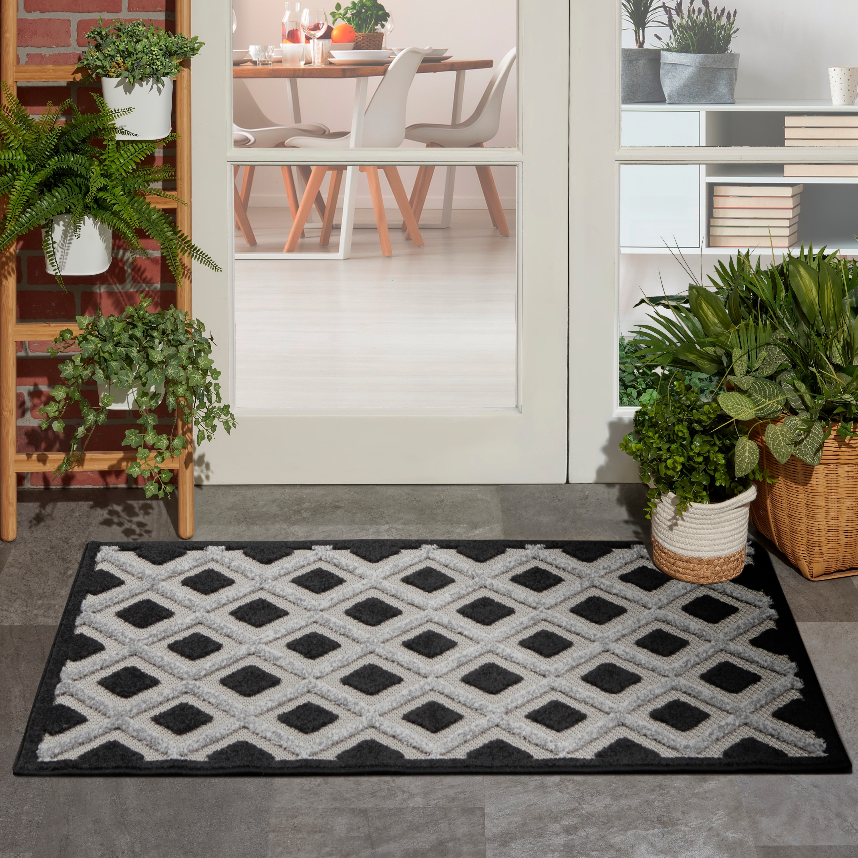 Nourison Aloha Indoor/Outdoor Modern Geometric Diamond Area Rug