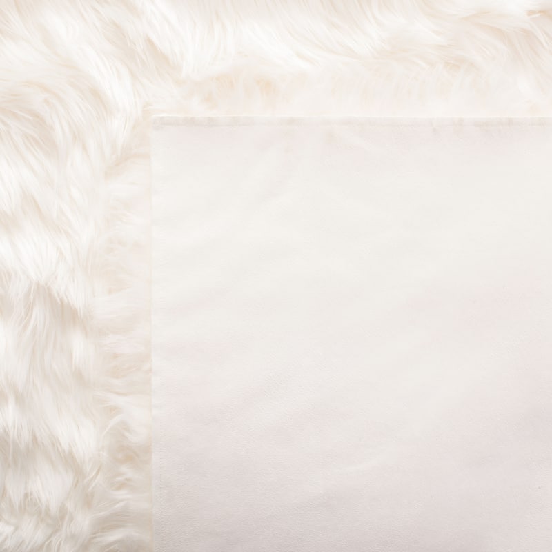 SAFAVIEH Faux Sheep Skin Alexandria 2.4-inch Thick Rug