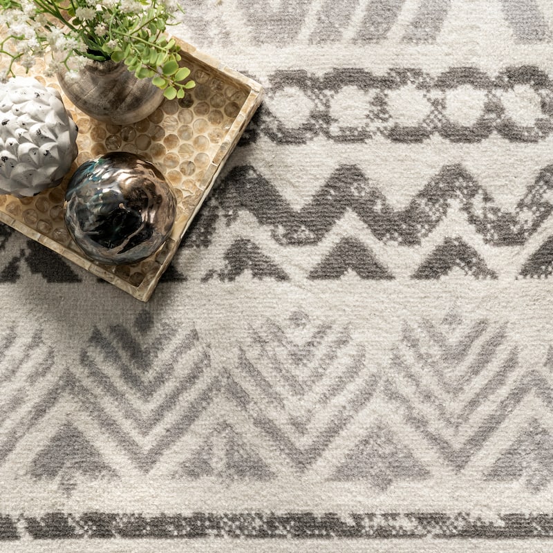 Nuloom Chloe Tribal Motif Banded Area Rug