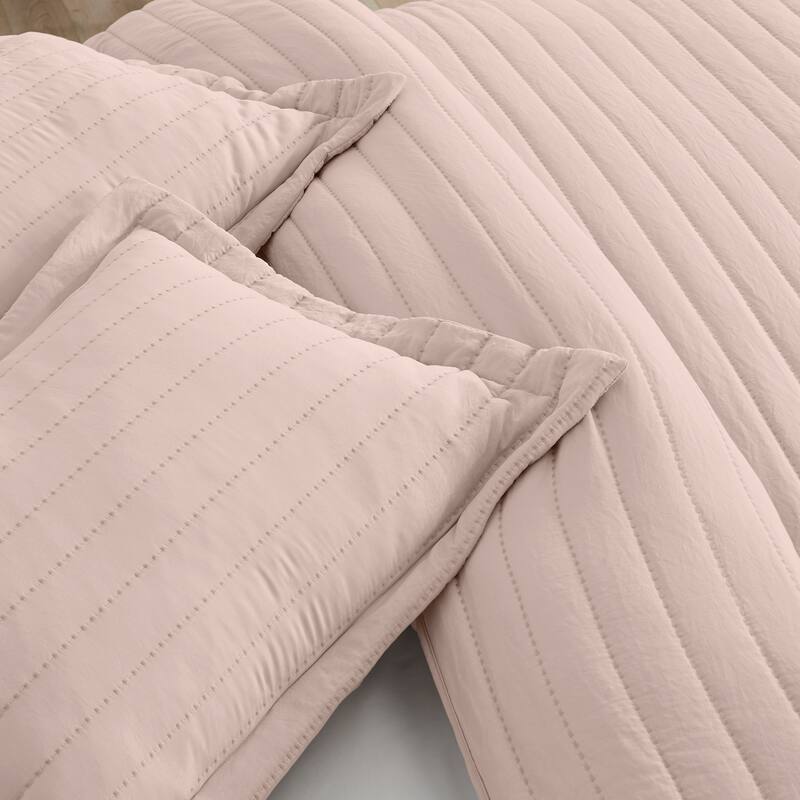 Luxurious Channel Stitch Microfiber Quilt Set With Shams