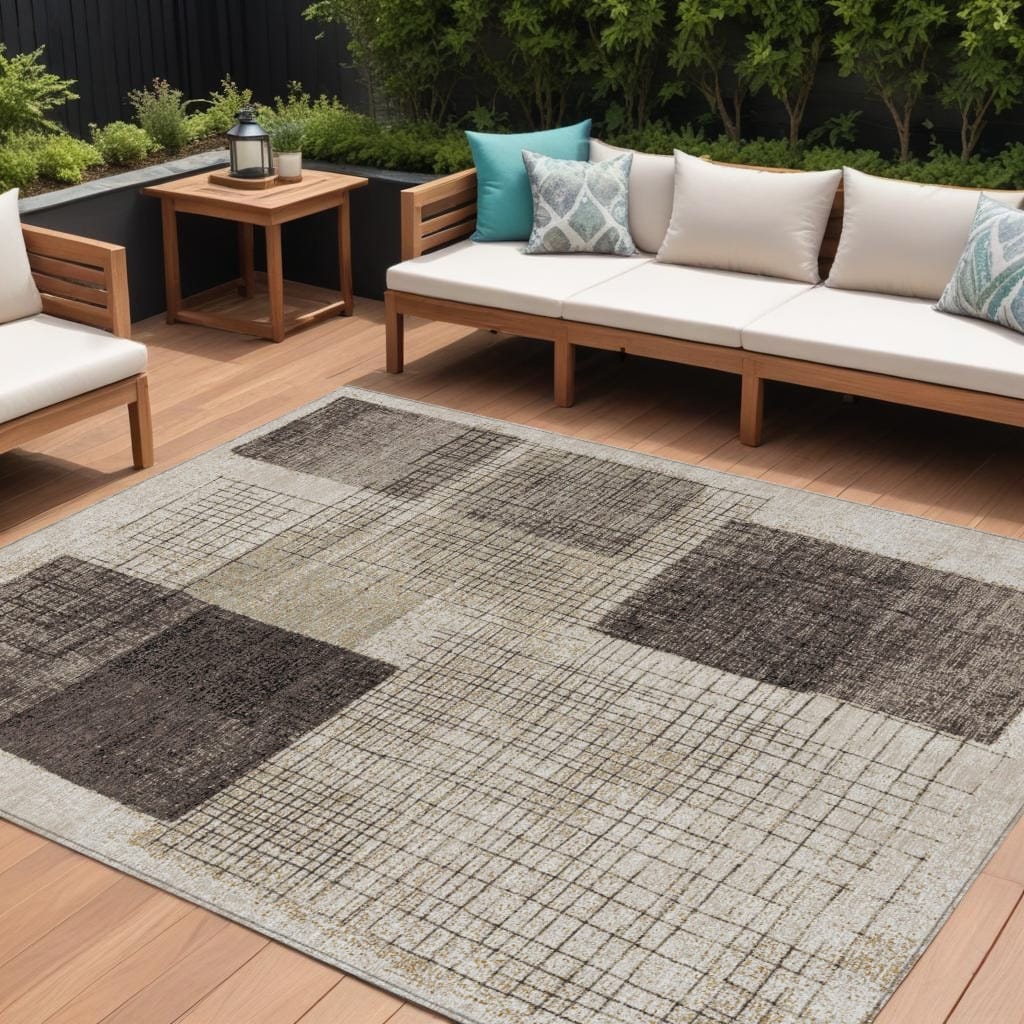 HomeRoots Geometric Transitional Rectangle Outdoor Rug