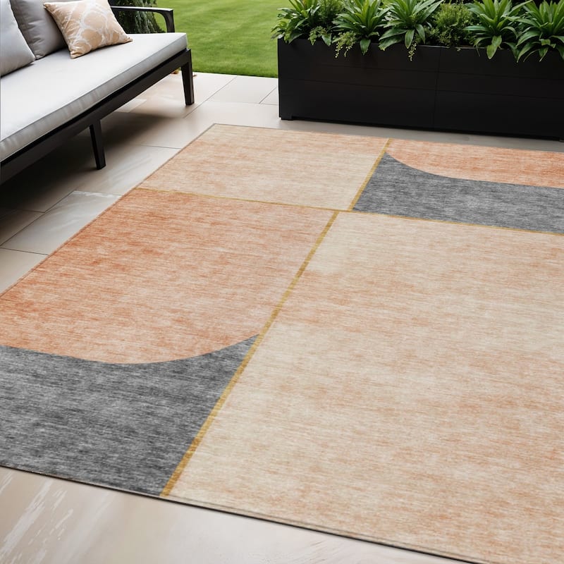 HomeRoots Abstract Transitional Rectangle Outdoor Rug - 5' X 8'