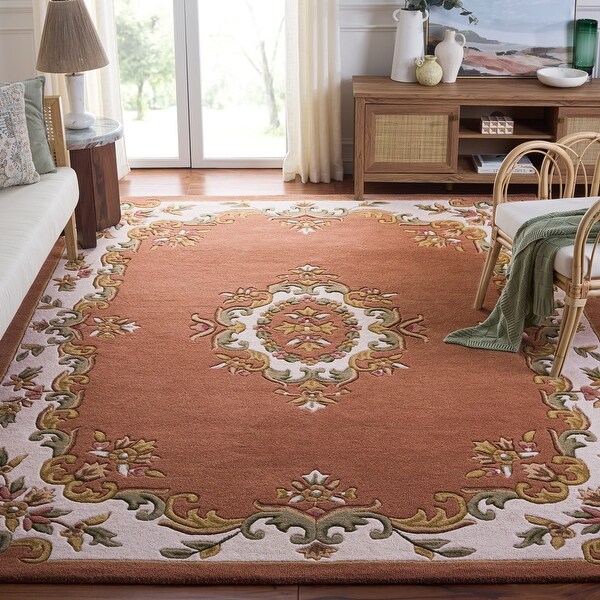 SAFAVIEH Handmade Aubusson Hrachuhi Traditional Wool Rug - Bed