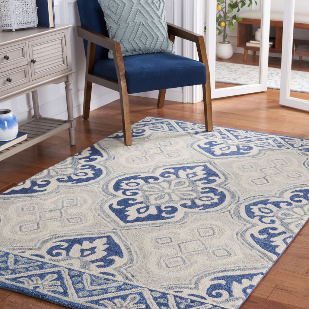 SAFAVIEH Handmade Aspen Valesca Floral Wool Rug
