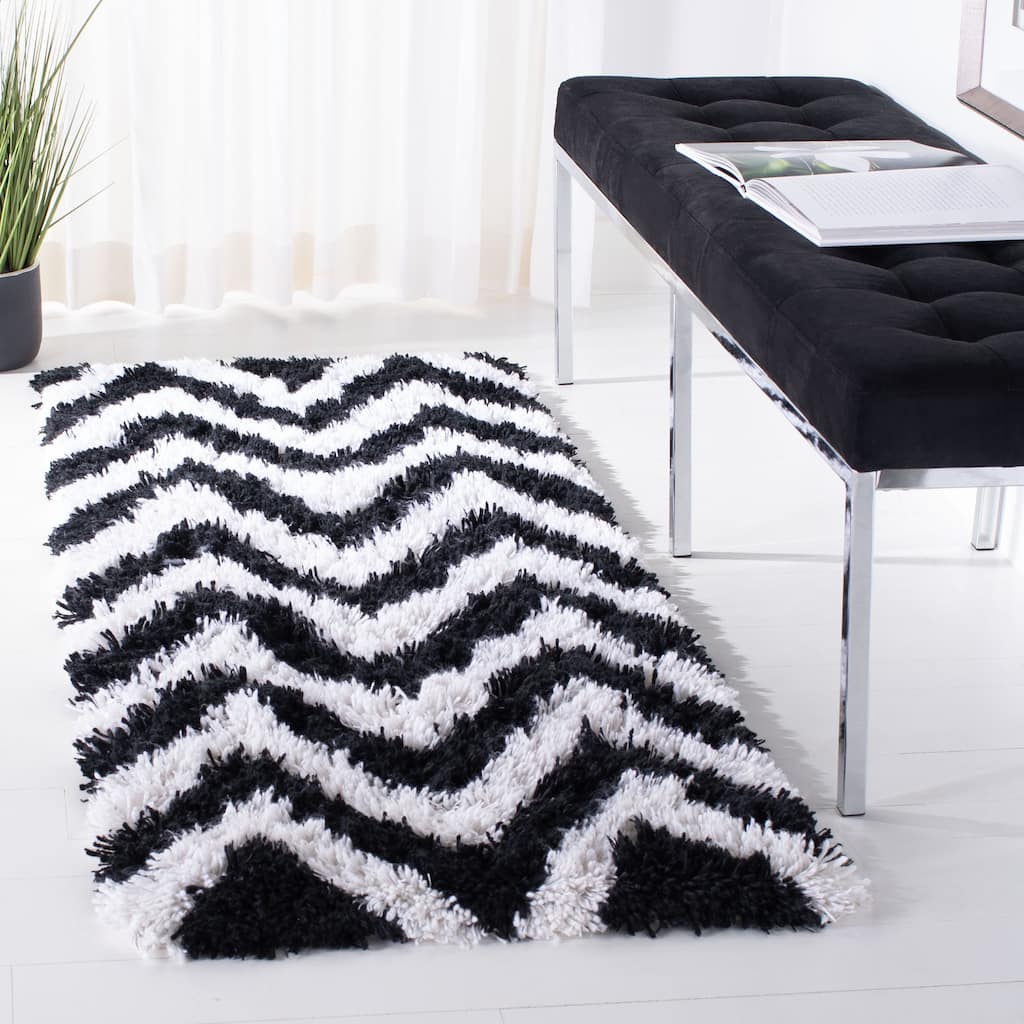 SAFAVIEH Handmade Kanesha Shag Karien Rug