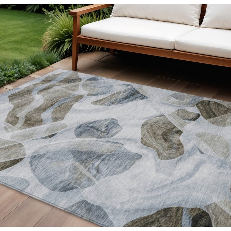 HomeRoots Abstract Transitional Rectangle Outdoor Rug - 8' X 10'
