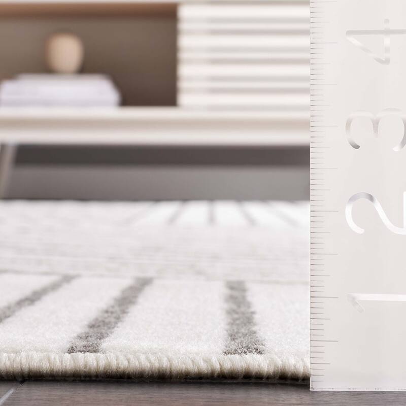 SAFAVIEH Pyramid Glennie Modern Geometric Rug