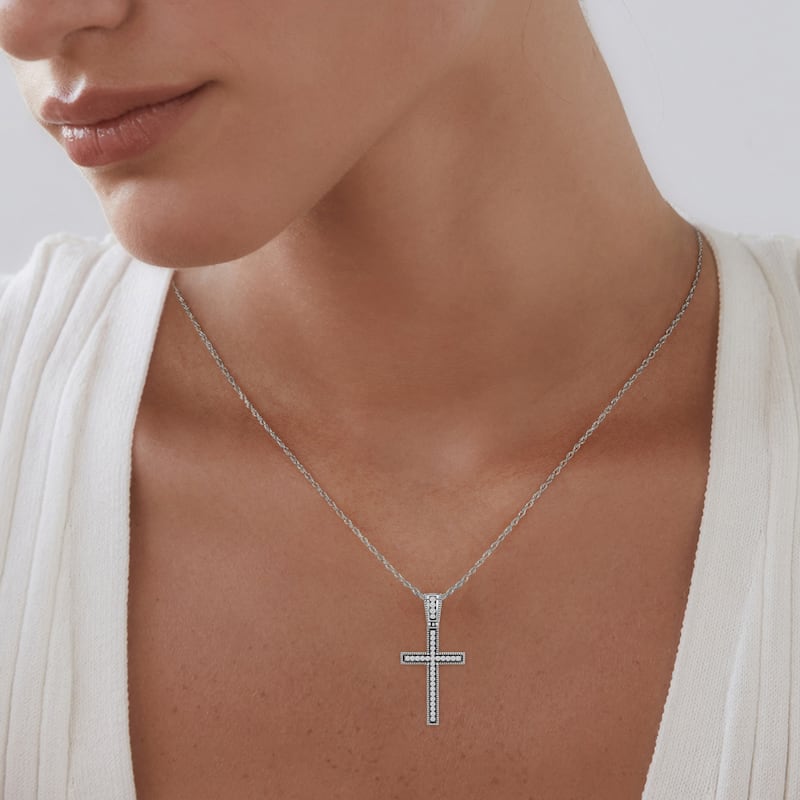 1/10ct TDW Diamond Cross Pendant Necklace in Silver for Women - White