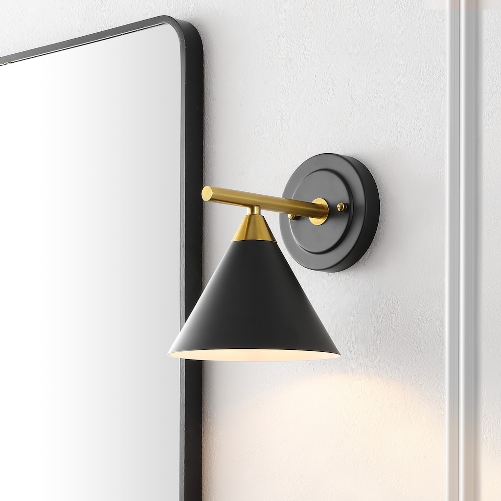 SAFAVIEH Lighting Gerrie 8-inch Metal Cone Wall Sconce with Bulbs (Set of 2) - 8 In. W x 7 In. D x 8.5 In. H - 8Wx7Dx9H