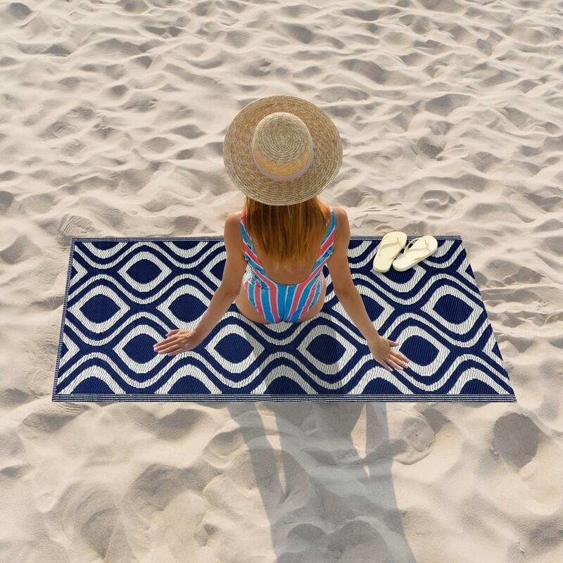 Playa Rug Outdoor Recycled Reversible Plastic Folded Mat/Rug Venice Collection Lightweight & Weather, Water and UV Resistant