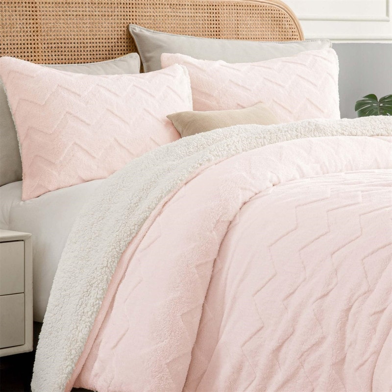 Pink sherpa comforter discount