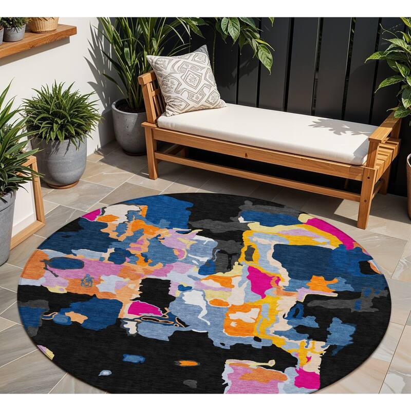 HomeRoots Abstract Transitional Rectangle Outdoor Rug - 8' Round