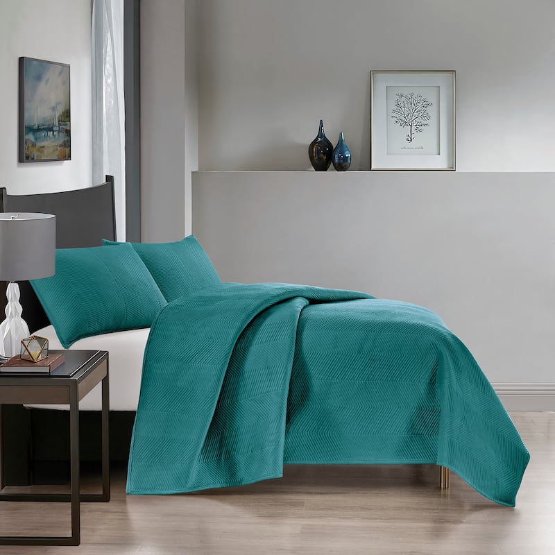 Pointehaven Heavy-Weight Oversized Chevron Design Velvet Quilt Sets