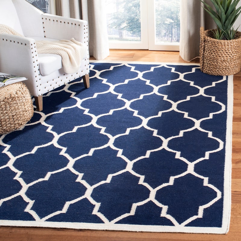 SAFAVIEH Handmade Flatweave Dhurries Anniina Modern Moroccan Wool Rug - 4' x 6' - Navy/Ivory