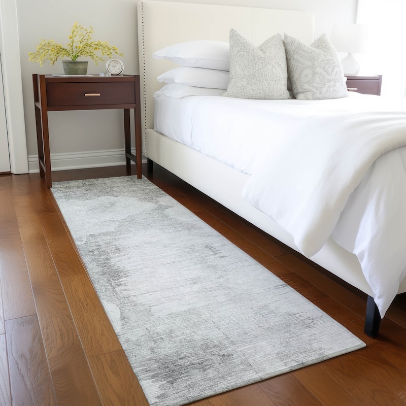 Machine Washable Indoor/ Outdoor Chantille Abstract Cloud Rug - Silver - 2'3" x 7'6"