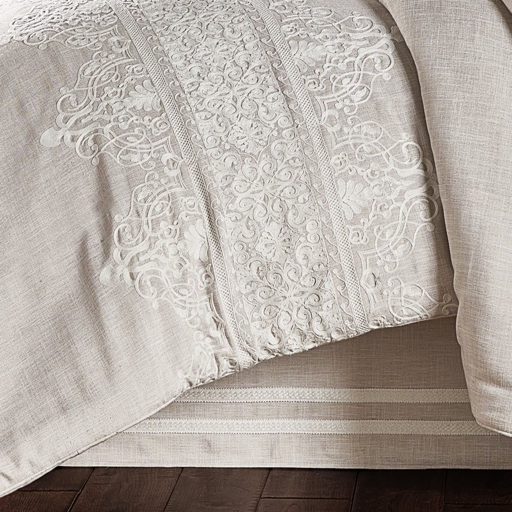J. Queen New York Lauralynn Comforter Set
