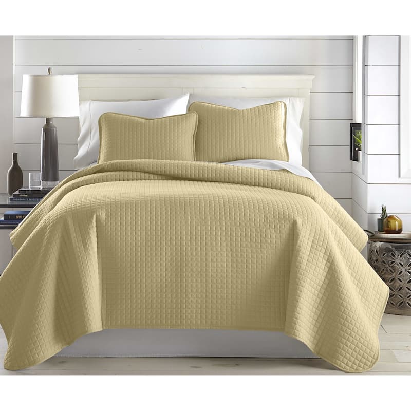 Oversized Solid 3-piece Quilt Set by Southshore Fine Linens