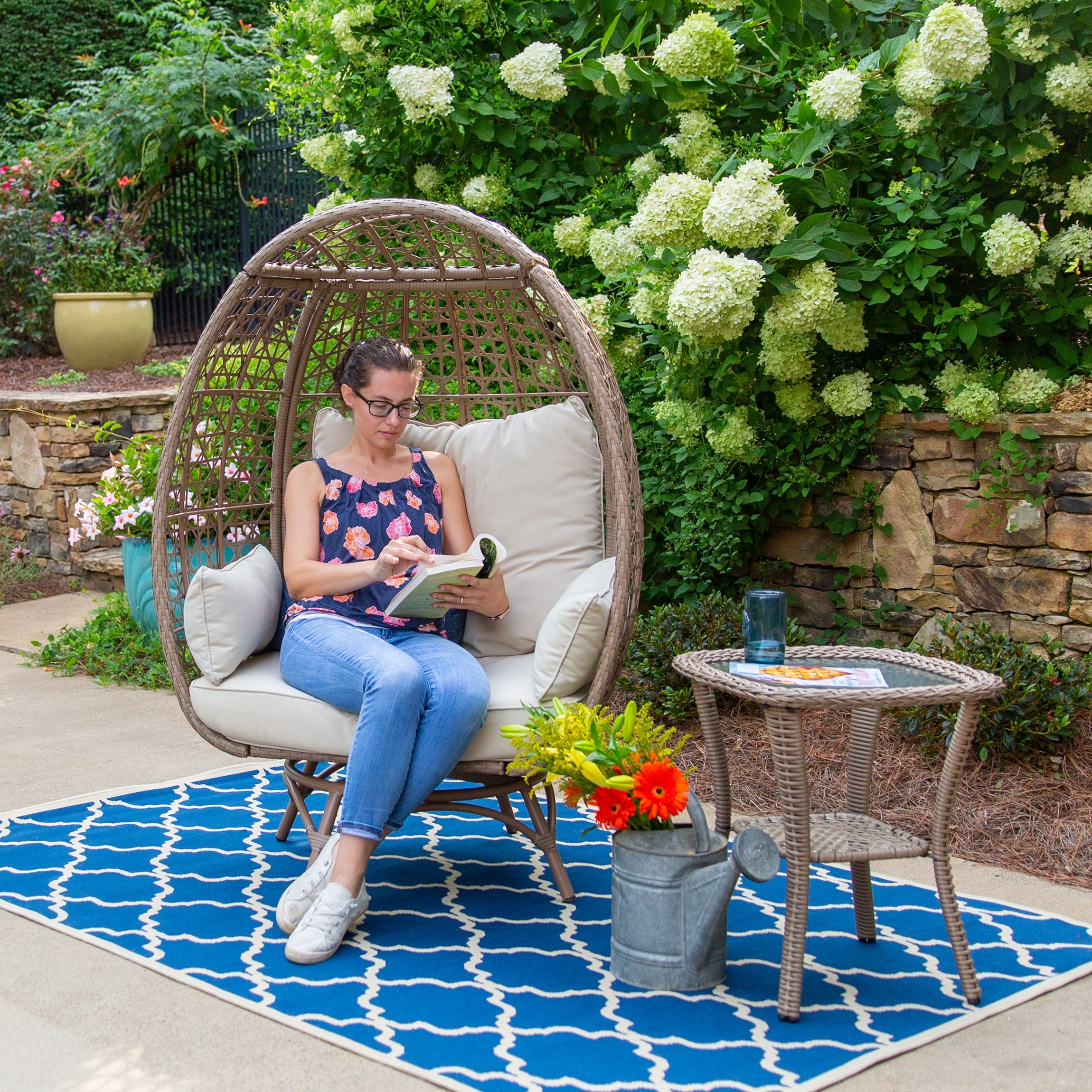 Chair side swivel table clearance