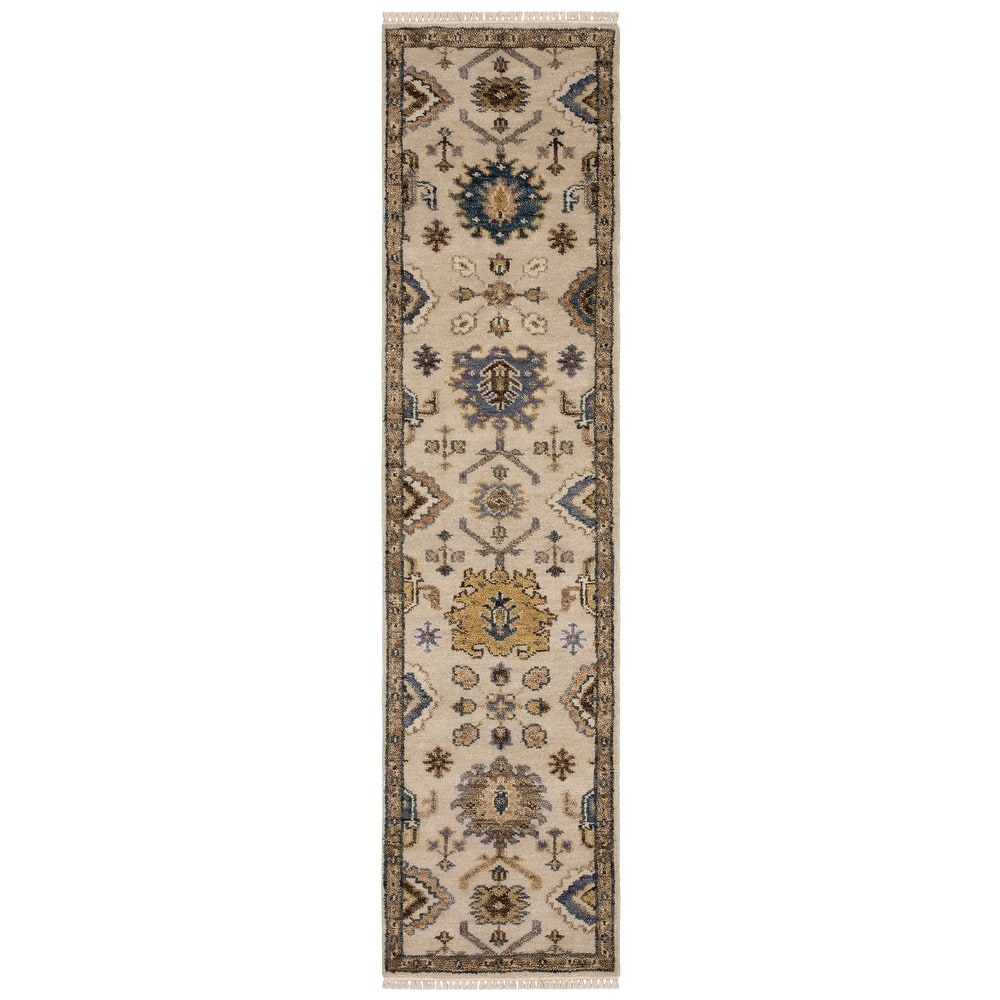 Maylin Traditional Oriental Ivory/ Multi Area Rug