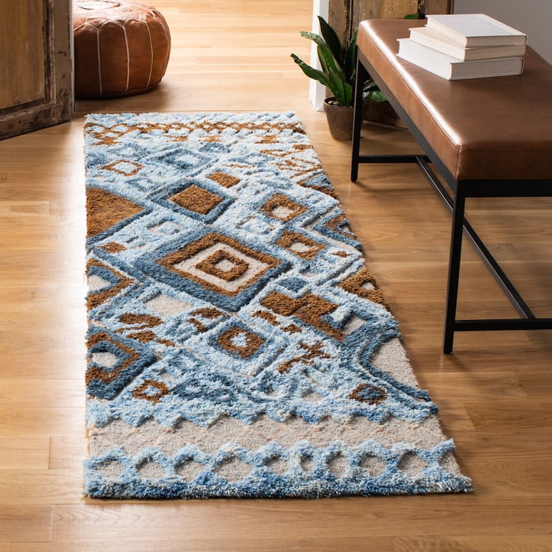 SAFAVIEH Handmade Casablanca Shag Grainne Tribal Wool Rug - 2'3" x 8' Runner - Grey/Gold