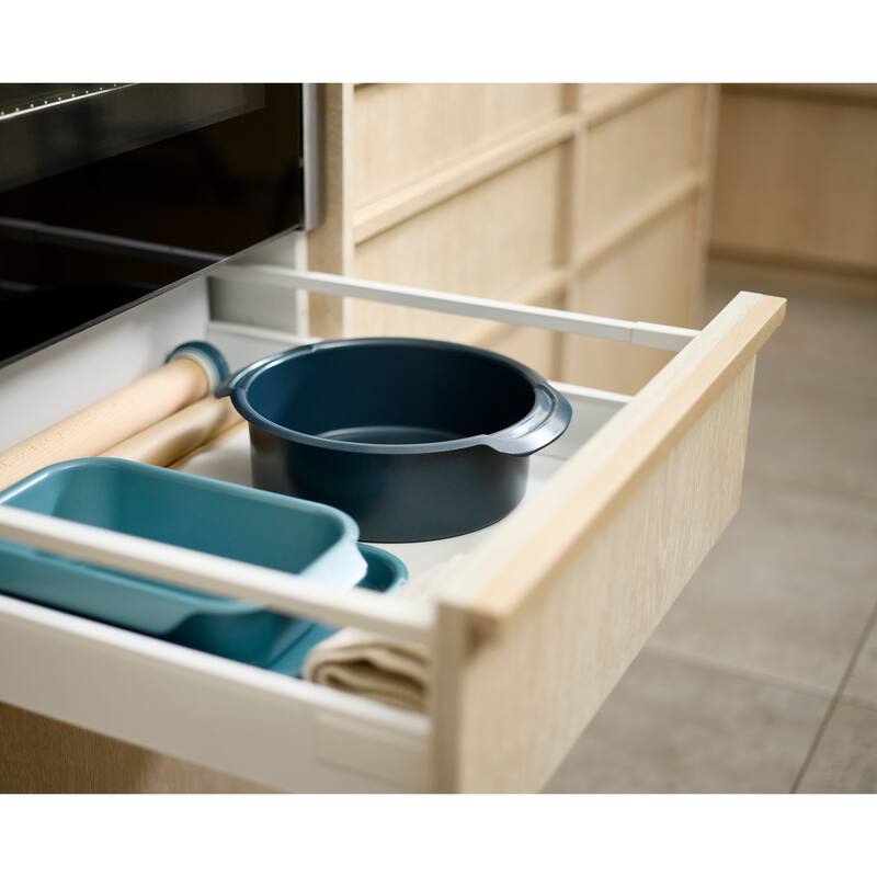 Joseph Joseph Nest Bake 9" Round Non-Stick Cake Pan with Easy Pull Handles