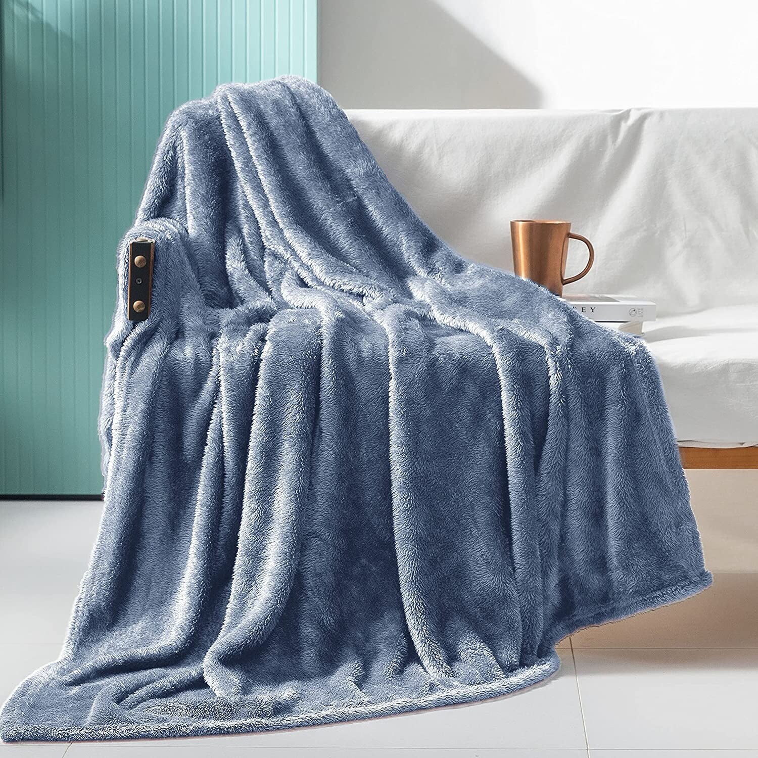 Large fuzzy blankets store