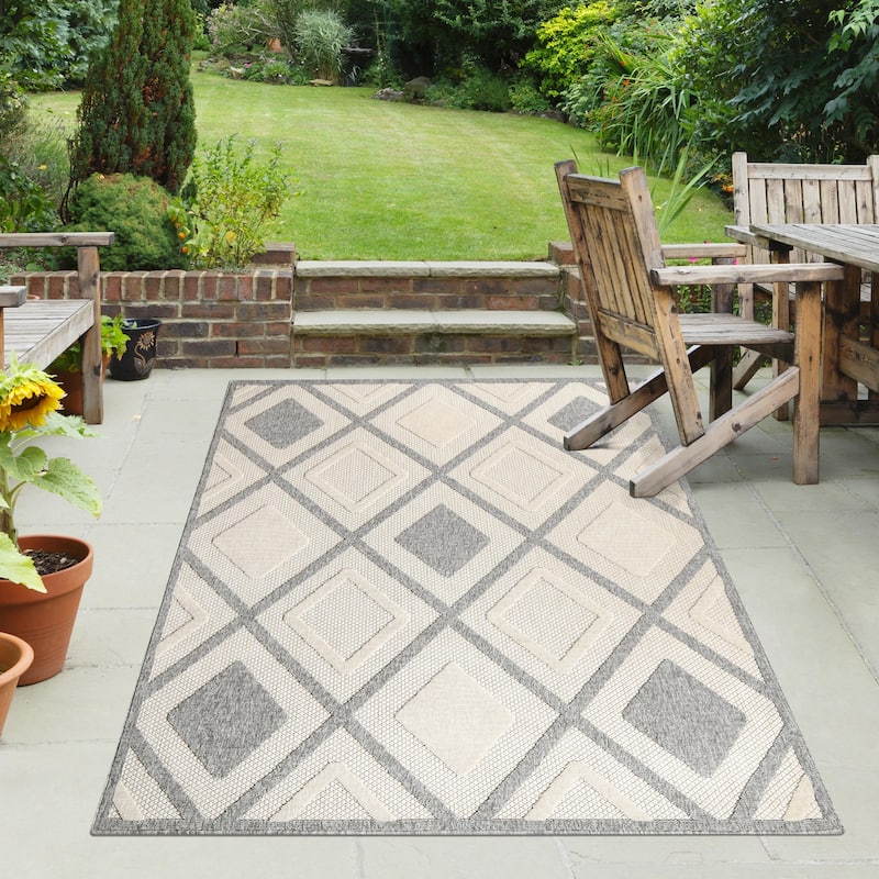 Superior Geometric Diamond Lattice Indoor Outdoor Area Rug - 6' x 8' 10" - Cream
