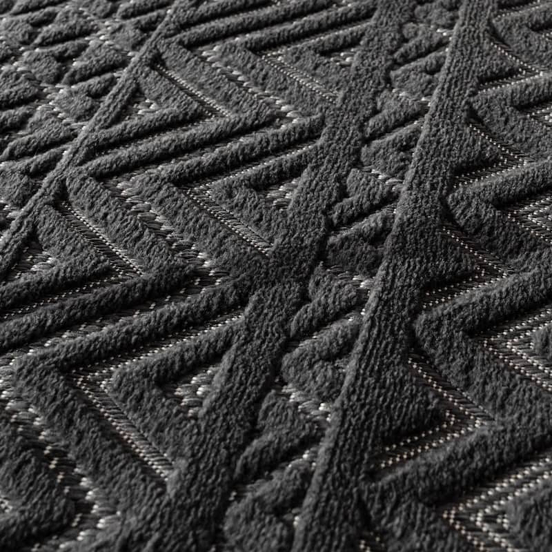 Indoor & Outdoor Rug With Boho Trellis High-Low Pattern