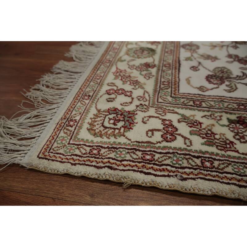 Hand Knotted Oriental 100% Silk Carpet Traditional Floral Beige & Ivories Kashmir Area Rug - 6' 0'' X 4' 0''