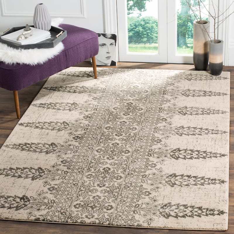 SAFAVIEH Evoke Gelinda Vintage Boho Rug - 4' x 6' - Ivory/Silver