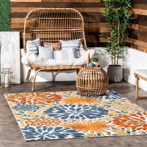 Nuloom Ronda Bold Floral Indoor/Outdoor Area Rug - Bed Bath & Beyond ...